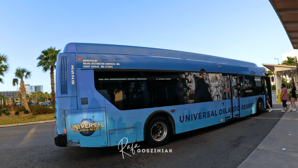 Transporte gratuito entre os hotéis da Universal e os parques temáticos da rede - Foto: Rafa Gosziniak
