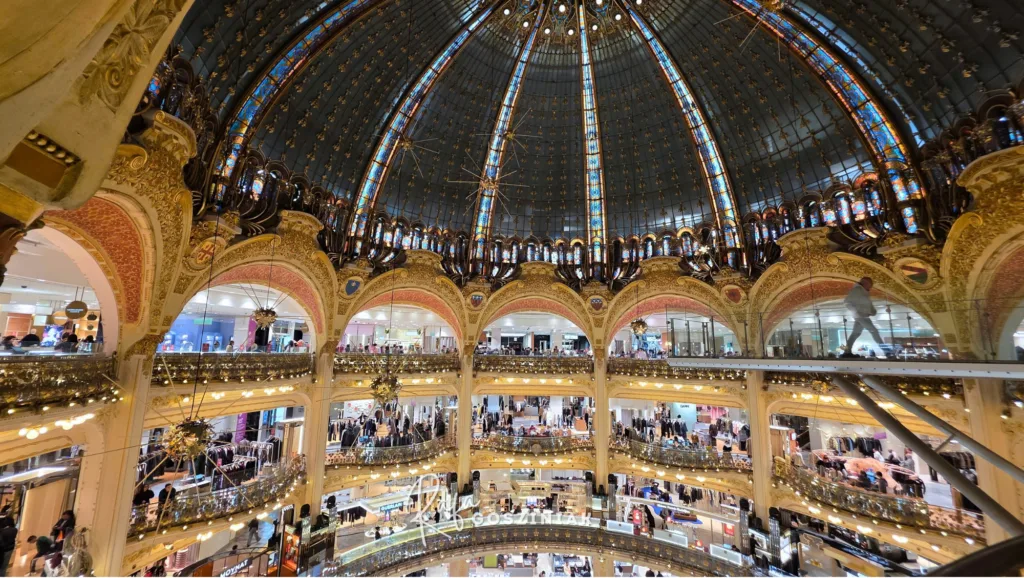 Galeries Lafayette e sua cúpula em Paris - Foto: Rafa Gosziniak